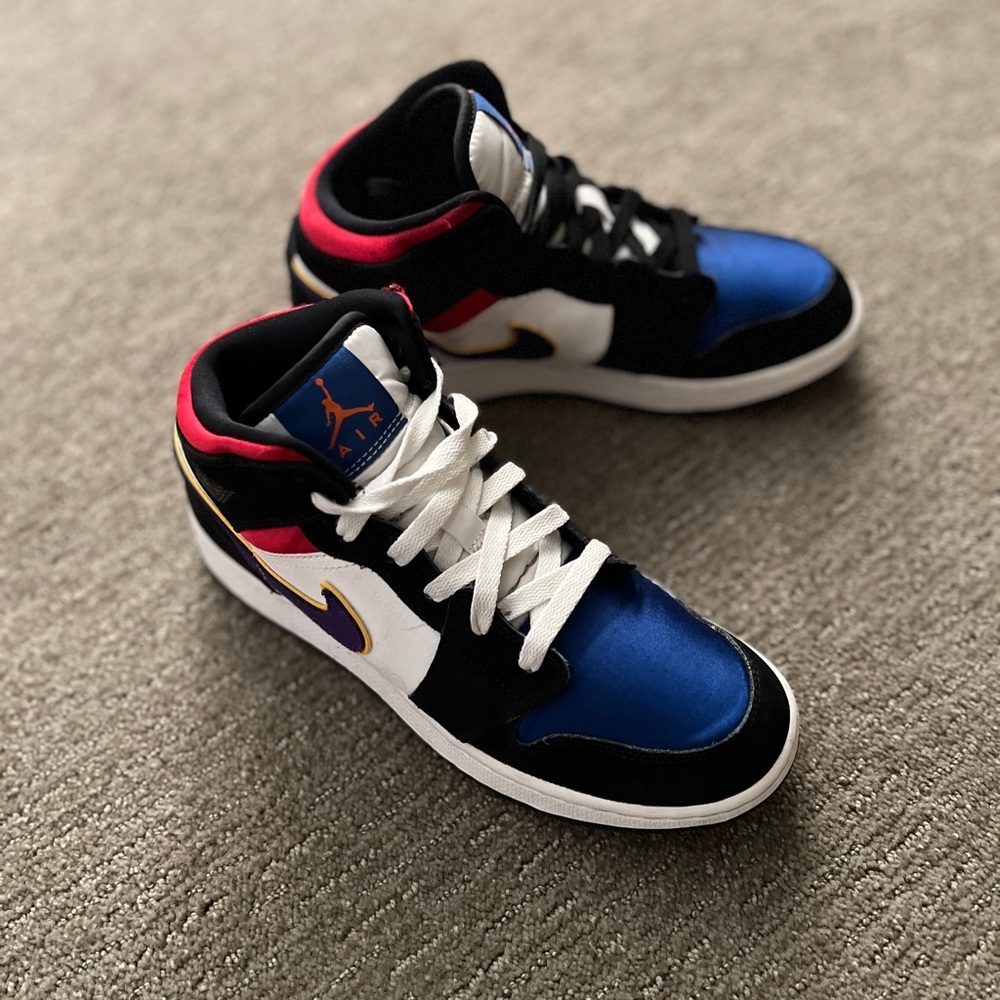 Air Jordan 1 Mid SE Rivals, Size 7Y